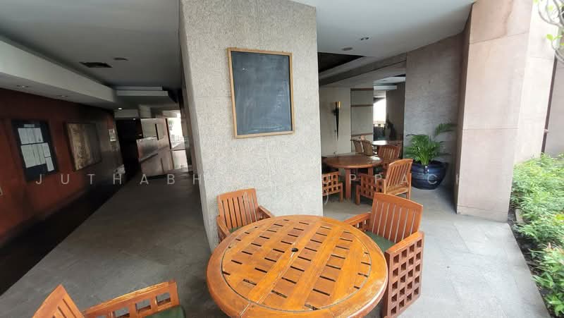 President Park Sukhumvit 24, Bangkok, 99 Sukhumvit 24 Alley, Khlongtoei Nua, Watthana, Bangkok, 3 Bedrooms, 223 sqm, Condo For Rent, by Juthabhorn Uppachit (Amy), 500505448 - DDproperty.com