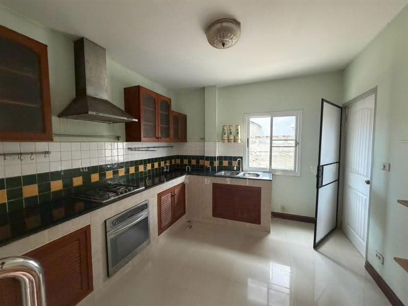 ฟลอร่าวิลล์ สุวินทวงศ์38, Bangkok, ถนนสุวินทวงศ์, Lam Phak Chi, Nong Chok, Bangkok, 4 Bedrooms, 300 sqm, Single Detached House For Sale, by คุณ เอมิกา เทพบุรี (เดียร์), 500505504 - DDproperty.com
