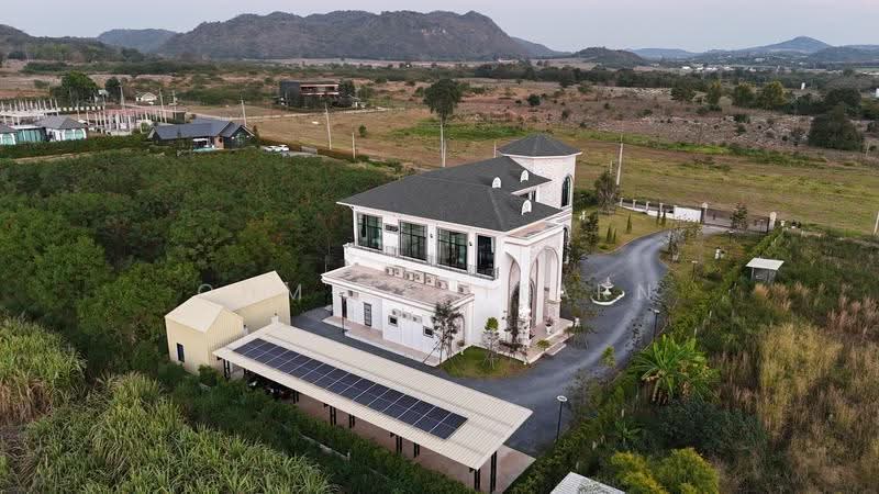 ขายคฤหาสน์เขาใหญ่ Luxury Villa ปากช่อง เขาใหญ่, Nakhon Ratchasima, Pong Ta Long, Pak Chong, Nakhon Ratchasima, 3 Bedrooms, 750 sqm, Single Detached House For Sale, by Ohm Panitarn, 500505537 - DDproperty.com