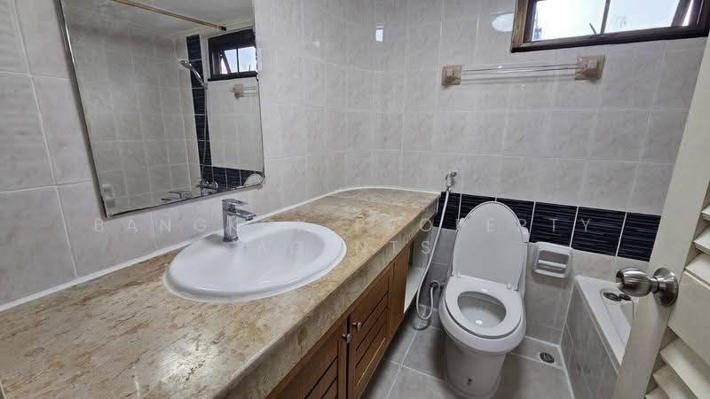 D.H.Grand Tower, Bangkok, Soi Prommit, Khlong Tan Nua, Watthana, Bangkok, 3 Bedrooms, 260 sqm, Condo For Rent, by BANGKOK PROPERTY AGENTS, 500505539 - DDproperty.com