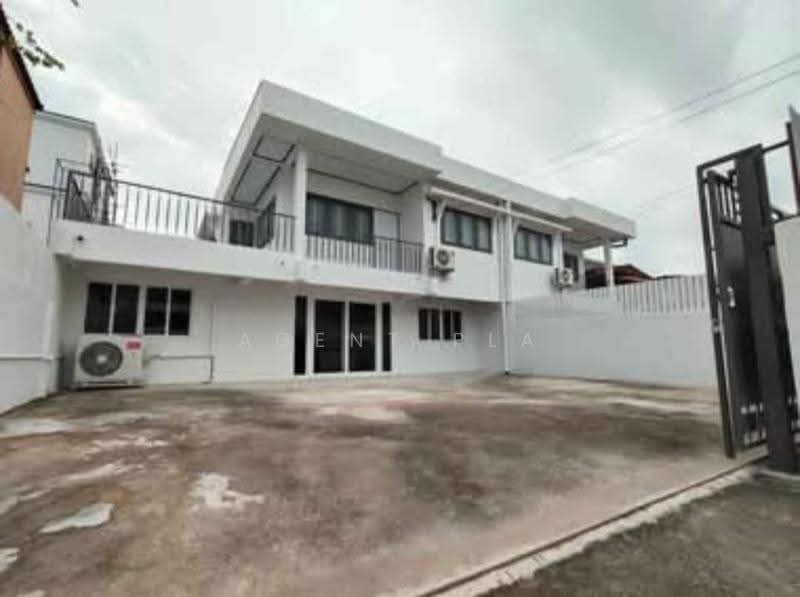 For Rent: Renovated 2-Story House in Chokchai 4, near Chokchai 4 Yellow Line BTS Station (SPSAD4140), Bangkok, Lat Phrao, Bangkok, 3 Bedrooms, 200 sqm, Single Detached House For Rent, by Agent Pla, 500505595 - DDproperty.com