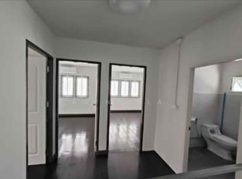 For Rent: Renovated 2-Story House in Chokchai 4, near Chokchai 4 Yellow Line BTS Station (SPSAD4140), Bangkok, Lat Phrao, Bangkok, 3 Bedrooms, 200 sqm, Single Detached House For Rent, by Agent Pla, 500505595 - DDproperty.com