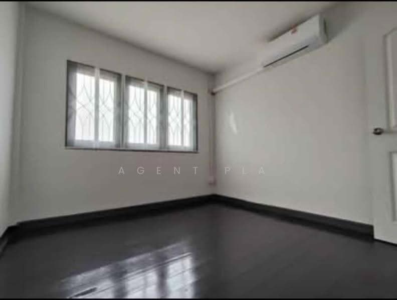 For Rent: Renovated 2-Story House in Chokchai 4, near Chokchai 4 Yellow Line BTS Station (SPSAD4140), Bangkok, Lat Phrao, Bangkok, 3 Bedrooms, 200 sqm, Single Detached House For Rent, by Agent Pla, 500505595 - DDproperty.com