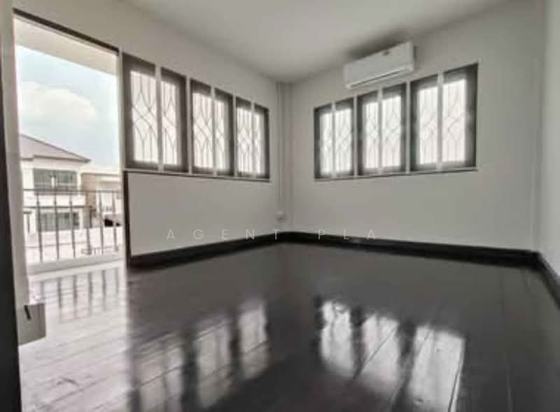 For Rent: Renovated 2-Story House in Chokchai 4, near Chokchai 4 Yellow Line BTS Station (SPSAD4140), Bangkok, Lat Phrao, Bangkok, 3 Bedrooms, 200 sqm, Single Detached House For Rent, by Agent Pla, 500505595 - DDproperty.com