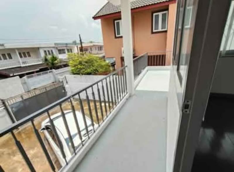 For Rent: Renovated 2-Story House in Chokchai 4, near Chokchai 4 Yellow Line BTS Station (SPSAD4140), Bangkok, Lat Phrao, Bangkok, 3 Bedrooms, 200 sqm, Single Detached House For Rent, by Agent Pla, 500505595 - DDproperty.com