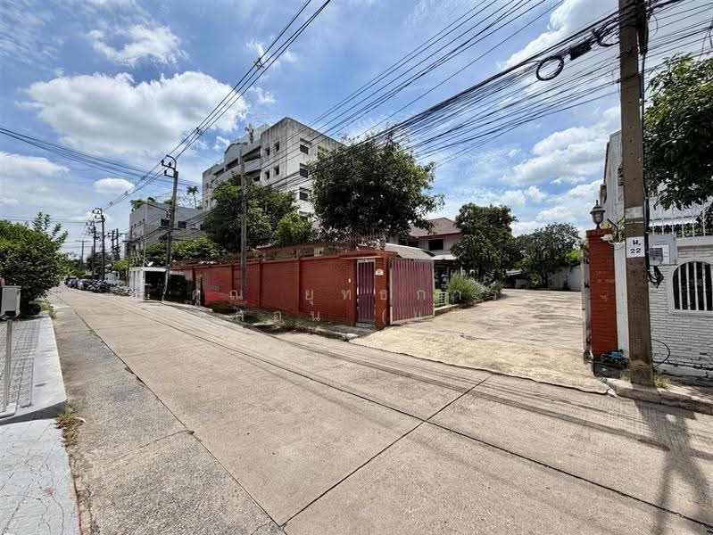 บ้านเดี่ยว 2 ชั้น 217 ตร.ว. ซอยเทศบาลนิมิตรใต้ ซอย1 ถนนเทศบาลสงเคราะห์, กรุงเทพ, ถนนเทศบาลสงเคราะห์, ลาดยาว, จตุจักร, กรุงเทพ, 800 ตร.ม., บ้านเดี่ยว ขาย, โดย คุณ ยุทธการ อินธิสอน (แบงค์), 500505718 - DDproperty.com