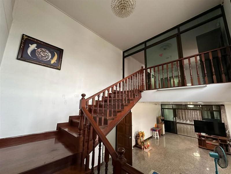 บ้านเดี่ยว 2 ชั้น 217 ตร.ว. ซอยเทศบาลนิมิตรใต้ ซอย1 ถนนเทศบาลสงเคราะห์, Bangkok, ถนนเทศบาลสงเคราะห์, Lat Yao, Chatuchak, Bangkok, 4 Bedrooms, 800 sqm, Single Detached House For Sale, by คุณ ยุทธการ อินธิสอน (แบงค์), 500505718 - DDproperty.com