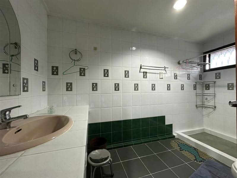 บ้านเดี่ยว 2 ชั้น 217 ตร.ว. ซอยเทศบาลนิมิตรใต้ ซอย1 ถนนเทศบาลสงเคราะห์, Bangkok, ถนนเทศบาลสงเคราะห์, Lat Yao, Chatuchak, Bangkok, 4 Bedrooms, 800 sqm, Single Detached House For Sale, by คุณ ยุทธการ อินธิสอน (แบงค์), 500505718 - DDproperty.com