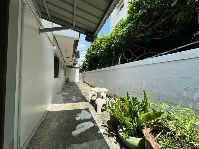 บ้านเดี่ยว 2 ชั้น 217 ตร.ว. ซอยเทศบาลนิมิตรใต้ ซอย1 ถนนเทศบาลสงเคราะห์, Bangkok, ถนนเทศบาลสงเคราะห์, Lat Yao, Chatuchak, Bangkok, 4 Bedrooms, 800 sqm, Single Detached House For Sale, by คุณ ยุทธการ อินธิสอน (แบงค์), 500505718 - DDproperty.com