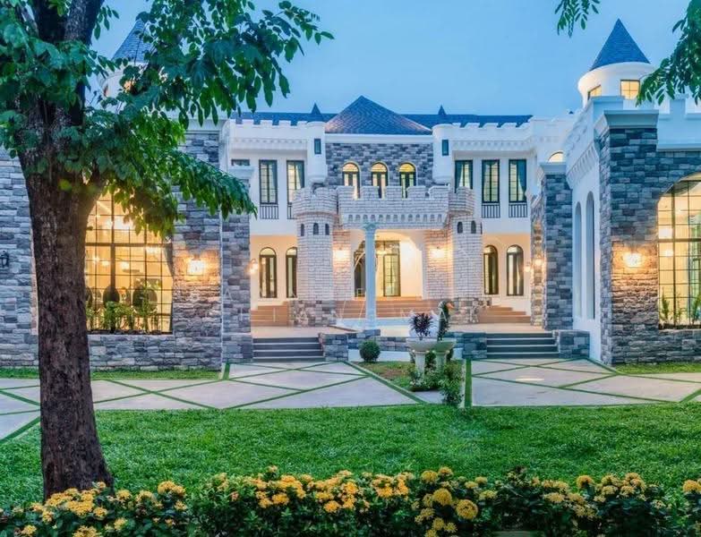 Luxury Pool Villa for Rent near 89 Plaza, Chiang Mai Rental Price: 120,000 THB / month No.15P014, Chiang Mai, Nong Hoi, Muang Chiang Mai, Chiang Mai, 6 Bedrooms, 650 sqm, Single Detached House For Rent, by Baandeedee Chiangmai, 500505904 - DDproperty.com