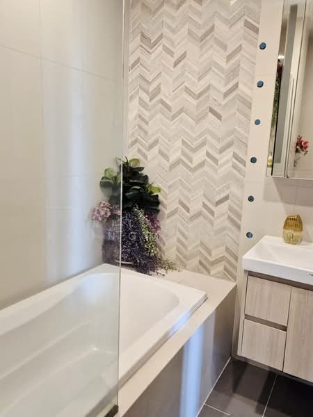Oka Haus Sukhumvit 36, Bangkok, 3399 Rama 4 Road, Khong Tan, Khlong Toei, Bangkok, 1 Bedroom, 35 sqm, Condo For Rent, by Kritaphak Khongmueang, 500505906 - DDproperty.com