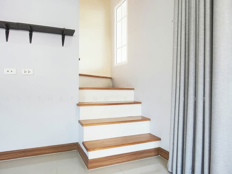 Golden Town Ladprao-Kaset Nawamin, Bangkok, 48 Prasert Manukit Soi 48, Chorake Bua, Lat Phrao, Bangkok, 5 Bedrooms, 187 sqm, Single Detached House For Rent, by Natthapong Laomahong, 500505977 - DDproperty.com