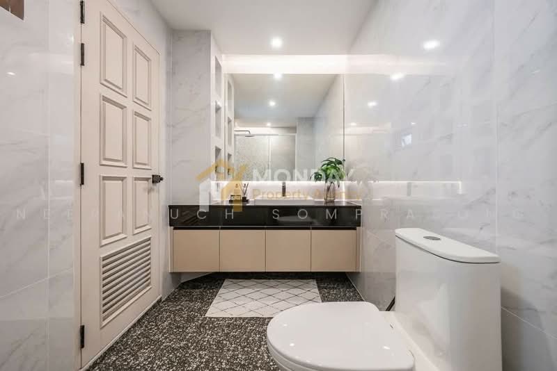 Fifty Fifth Tower, Bangkok, 84 Soi Sukhumvit 55, Sukhumvit Road, Khlong Tan Nua, Watthana, Bangkok, 4 Bedrooms, 165 sqm, Condo For Sale, by Neeranuch Somprasong, 500506127 - DDproperty.com