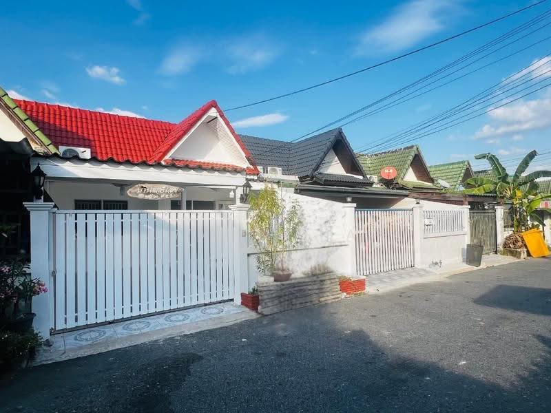 Pattayawadee Village, Nongprue Subdistrict, Banglamung District, Chonburi Province: หมู่บ้านพัทยาวดี, Chon Buri (Pattaya), ถนนมาบยายเลีย 31, Nong Pru, Bang Lamung (Pattaya), Chon Buri (Pattaya), 2 Bedrooms, 75 sqm, Townhouse For Rent, by Kulaya Thanapura, 500506263 - DDproperty.com
