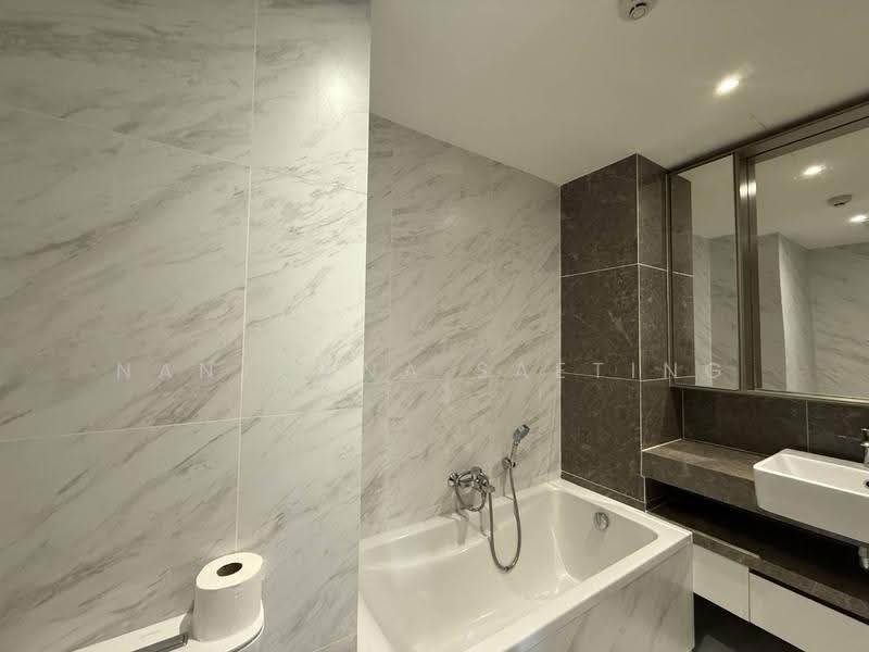 Fynn Asoke, Bangkok, 28 Sukhumvit 10 Alley, Khlong Toei, Bangkok, 2 Bedrooms, 46 sqm, Condo For Rent, by Nanthana SaeTing, 500506300 - DDproperty.com