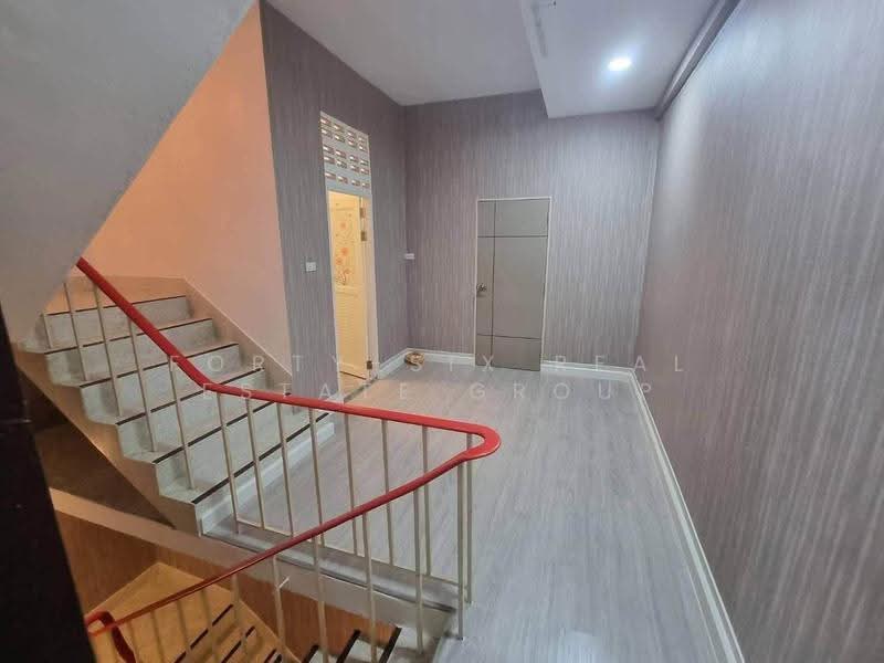 เช่าบ้าน ย่านสุทธิสาร ห่างจาก mrt สุทธิสาร450เมตร บ้าน4ชั้น, Bangkok, Din Daeng, Bangkok, 4 Bedrooms, 320 sqm, Single Detached House For Rent, by Forty-Six Real Estate Group, 500506392 - DDproperty.com
