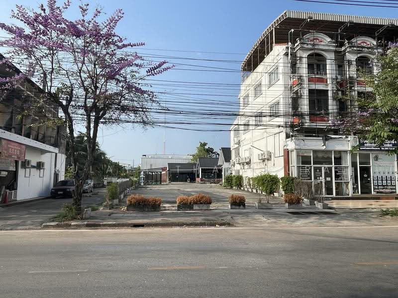 พื้นที่ธุรกิจและที่ดิน ถ.วัฒนานุวงศ์ ต.หมากแข้ง อ.เมืองอุดรธานี : Commercial Space & Land, Udonthani, อุดรธานี, ถนนวัฒนานุวงศ์, หมากแข้ง, เมืองอุดรธานี, อุดรธานี, 1,000 ตร.ม., พื้นที่ขายของ ให้เช่า, โดย Kulaya Thanapura, 500506432 - DDproperty.com