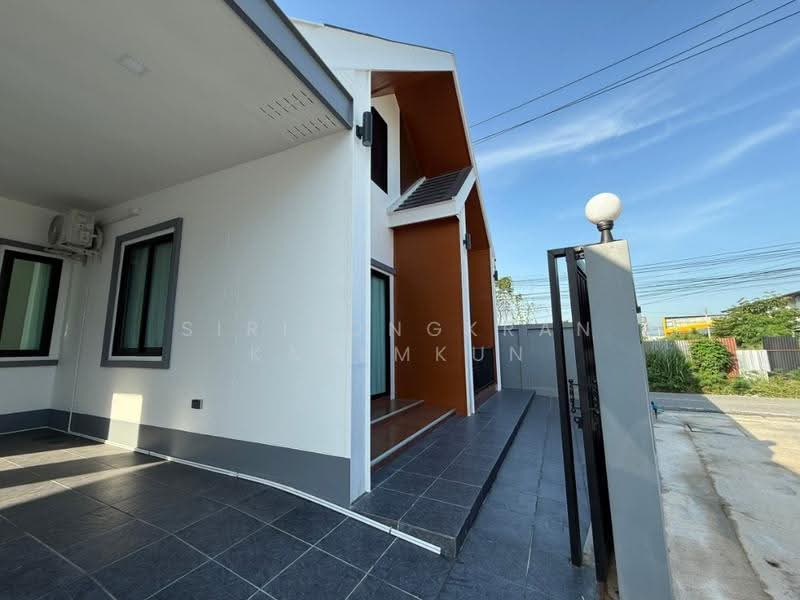3-BR Villa, Chon Buri (Pattaya), Bang Lamung, Bang Lamung (Pattaya), Chon Buri (Pattaya), 3 Bedrooms, 200 sqm, Villa For Rent, by Sirisongkran Kasemkun, 500506474 - DDproperty.com