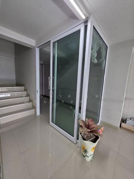 ขายอาคารพาณิชย์ จอหอ โคราช 3 ชั้นครึ่ง 231 ตร.ม. ติดถนนสุรนารายณ์, นครราชสีมา, จอหอ, เมืองนครราชสีมา, นครราชสีมา, 231 ตร.ม., ทาวน์เฮ้าส์ ขาย, โดย คุณนก, 500506504 - DDproperty.com