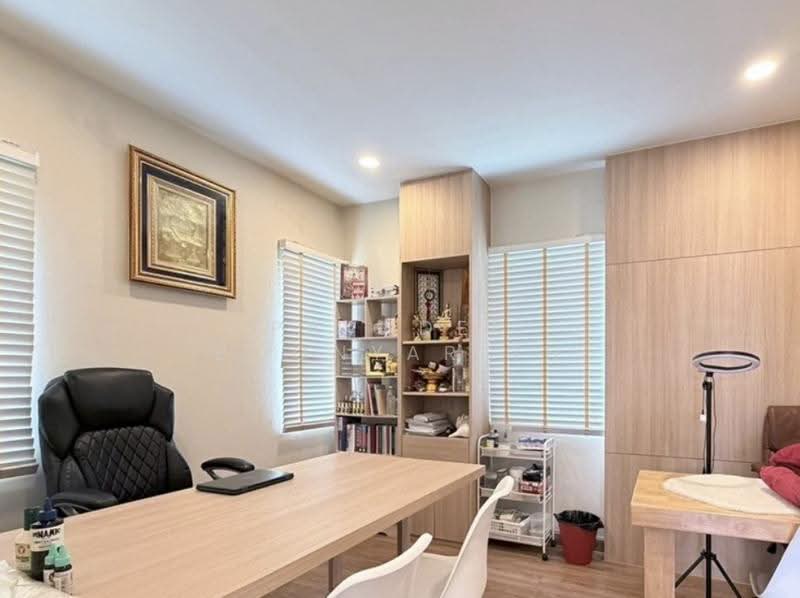 Centro Rama 9-Motorway, Bangkok, Rural Development 3 Road, Khlong Song Ton Nun, Lat Krabang, Bangkok, 4 Bedrooms, 164 sqm, Single Detached House For Sale, by Pavadee Boonyarith, 500506658 - DDproperty.com