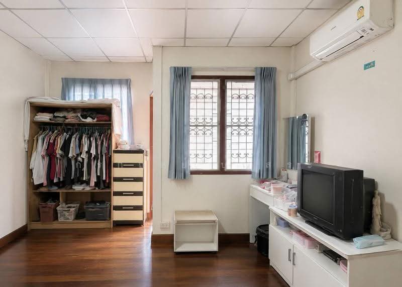 ทาวน์โฮม 2 ชั้น หมู่บ้านเอื้องหลวง ซอยกรุงเทพ - นนทบุรี 56 บางซื่อ, Bangkok, กรุงเทพ-นนทบุรี 56, Wong Sawang, Bang Sue, Bangkok, 2 Bedrooms, 110 sqm, Townhouse For Sale, by กรกฤตย์ บุญสระ, 500506674 - DDproperty.com