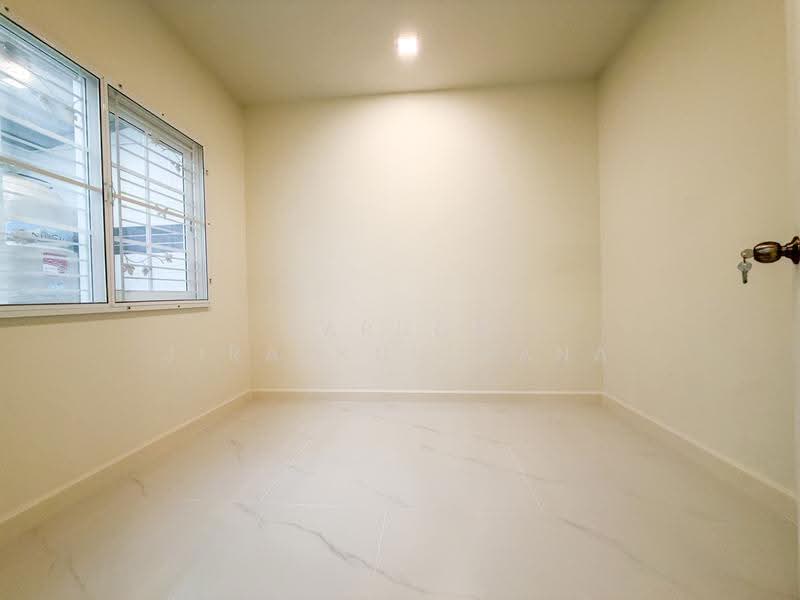 Golden Town Rattanathibet-Saima Station, Nonthaburi, Soi Wat Pleng-Bang Na Alley, Rattanathibet Road, Talat Kwan, Muang Nonthaburi, Nonthaburi, 4 Bedrooms, 100 sqm, Townhouse For Sale, by Saruda Jiratkulthana, 500506706 - DDproperty.com