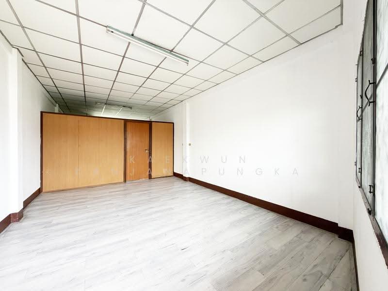 3-Storey Commercial Building for Rent on San Khong Luang Road, Chiang Rai (Code: OR1), Chiang Rai, Rob Wieng, Muang Chiang Rai, Chiang Rai, , 120 sqm, Shophouse For Rent, by Kaekwun Kanjanapungka, 500507116 - DDproperty.com