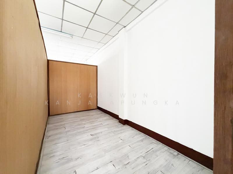 3-Storey Commercial Building for Rent on San Khong Luang Road, Chiang Rai (Code: OR1), Chiang Rai, Rob Wieng, Muang Chiang Rai, Chiang Rai, , 120 sqm, Shophouse For Rent, by Kaekwun Kanjanapungka, 500507116 - DDproperty.com