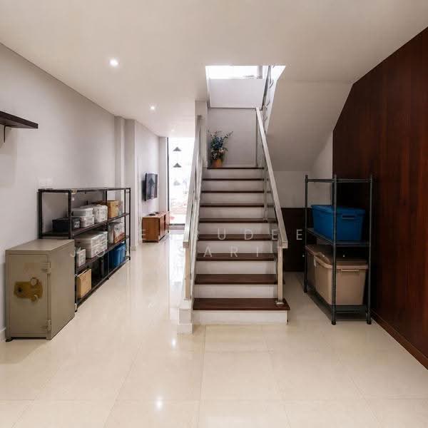 ขายด่วน Home Office ใกล้รถไฟฟ้าย่านรามอินทรา 6 นอน 4 น้ำ, Bangkok, รามอินทรา 5 แยก18, Tha Rang, Bang Khen, Bangkok, 6 Bedrooms, 224 sqm, Single Detached House For Sale, by Yenrudee Jongsaritwang, 500507135 - DDproperty.com