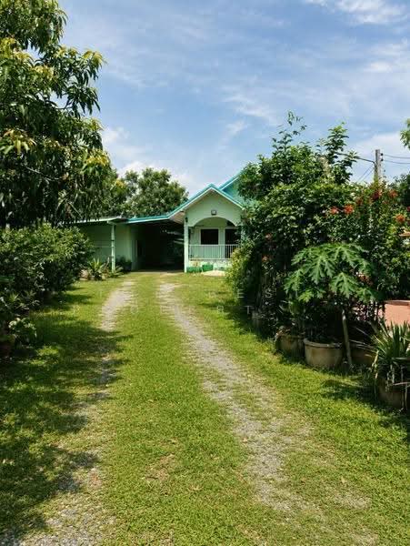บ้านเดี่ยวพร้อมที่ดินพัฒนานิคม ลพบุรี, Lop Buri, Phatthana Nikhom, Lop Buri, 2 Bedrooms, 150 sqm, Single Detached House For Sale, by The Best Property ลาน่า, 500507317 - DDproperty.com