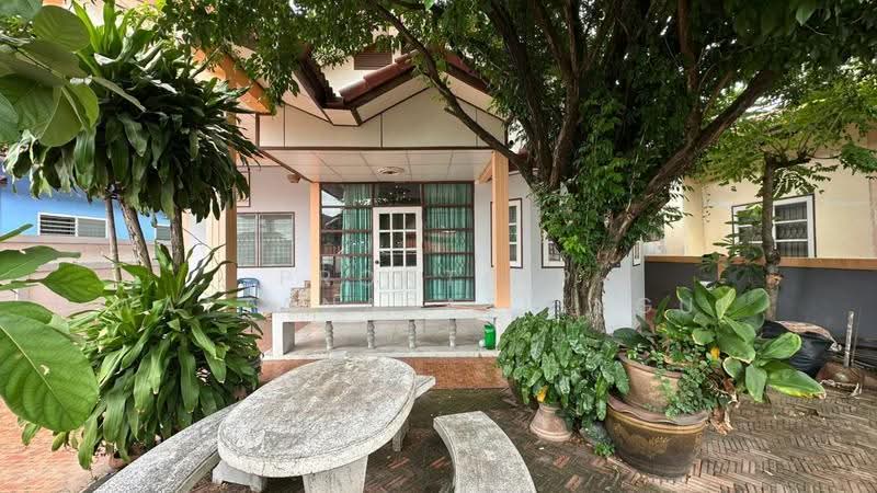 ขายด่วน บ้านเดี่ยวชั้นเดียว หมู่บ้านพฤษชาติ วิลล่า 2 ศรีราชา 51 ตร.ว. 3 ห้องนอน ราคา 2.2 ล้านบาท, Chon Buri (Pattaya), , Surasak, Si Racha, Chon Buri (Pattaya), 3 Bedrooms, 121 sqm, Single Detached House For Sale, by Pronthip Wattanasatiengul, 500507435 - DDproperty.com