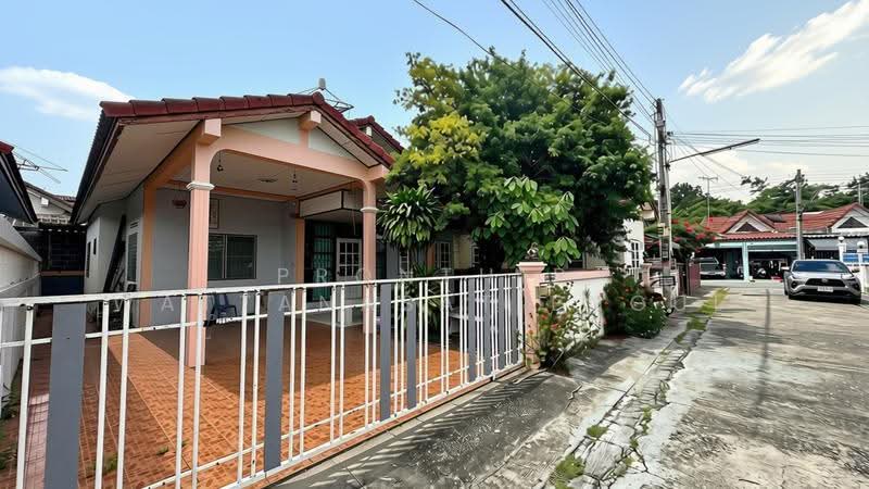 ขายด่วน บ้านเดี่ยวชั้นเดียว หมู่บ้านพฤษชาติ วิลล่า 2 ศรีราชา 51 ตร.ว. 3 ห้องนอน ราคา 2.2 ล้านบาท, ชลบุรี, , สุรศักดิ์, ศรีราชา, ชลบุรี, 121 ตร.ม., บ้านเดี่ยว ขาย, โดย Pronthip Wattanasatiengul, 500507435 - DDproperty.com