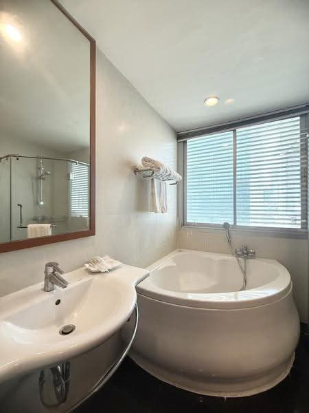 Sathorn Gallery Residences, Bangkok, 70 Pan Road, Silom, Bang Rak, Bangkok, 3 Bedrooms, 200 sqm, Condo For Rent, by The Luxe Group, 500507485 - DDproperty.com