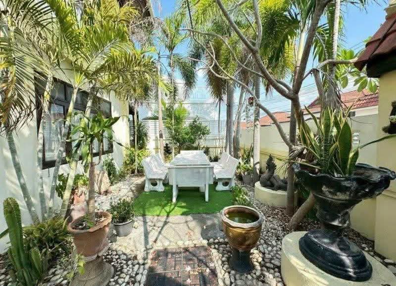 4-BR Villa, Chon Buri (Pattaya), Nong Pru, Bang Lamung (Pattaya), Chon Buri (Pattaya), 4 Bedrooms, 350 sqm, Villa For Sale, by Valen Lokunpai , 500507513 - DDproperty.com