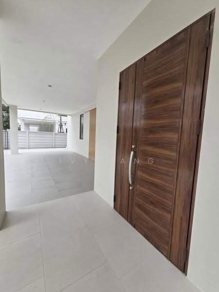 Aerie Srinakarin-Krungthepkreetha, Bangkok, Srinakarin - Romklao Road, Khlong Song Ton Nun, Lat Krabang, Bangkok, 5 Bedrooms, 390 sqm, Single Detached House For Rent, by Ivy Jang, 500507665 - DDproperty.com
