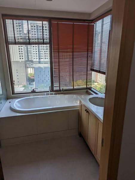 The Emporio Place, Bangkok, 93 Soi Sukhumvit 24, Sukhumvit Road, Khong Tan, Khlong Toei, Bangkok, 2 Bedrooms, 105 sqm, Condo For Rent, by Boonraksa Sopak, 500507676 - DDproperty.com