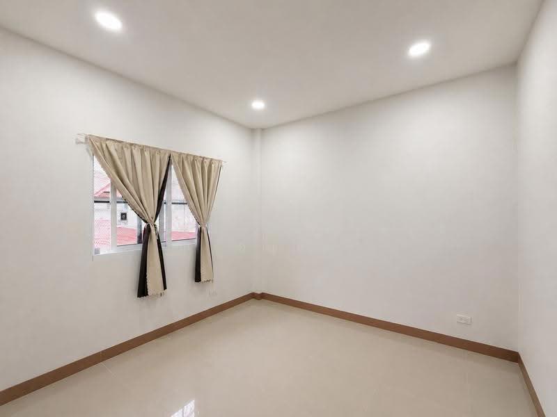 Baan Mantakarn Rangsit-Lumlukka Klong 4, Pathum Thani, Sawai Pracharat Road, Lat Sawai, Lam Luk Ka, Pathum Thani, 3 Bedrooms, 89 sqm, Townhouse For Sale, by ภัทรนัน อิศรางกูร ณ อยุธยา, 500507689 - DDproperty.com