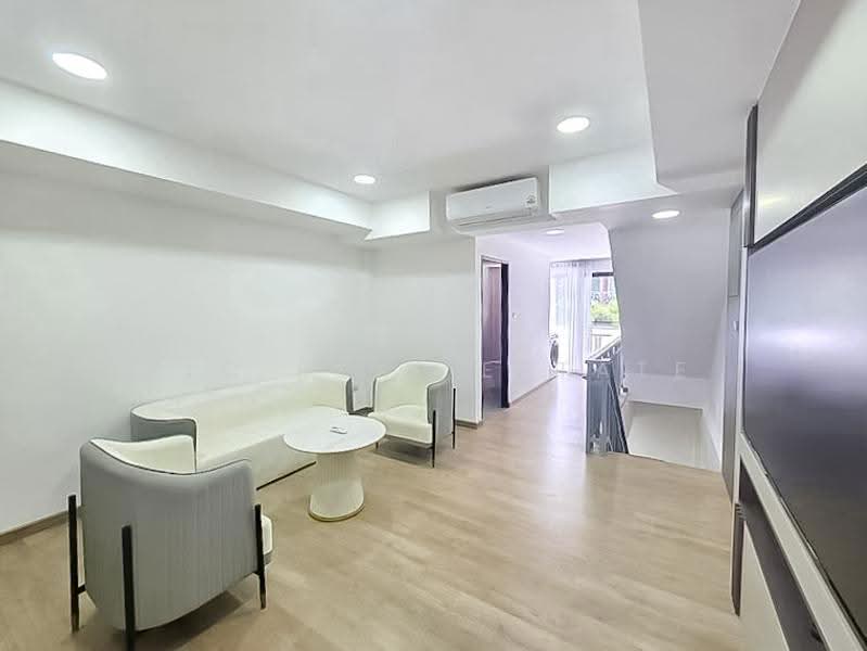 Stylish 3 Storey Townhouse for Sale Thappraya 3 Bedrooms, Chon Buri (Pattaya), Bang Lamung, Bang Lamung (Pattaya), Chon Buri (Pattaya), 3 Bedrooms, 200 sqm, Townhouse For Sale, by PLC real estate, 500507766 - DDproperty.com