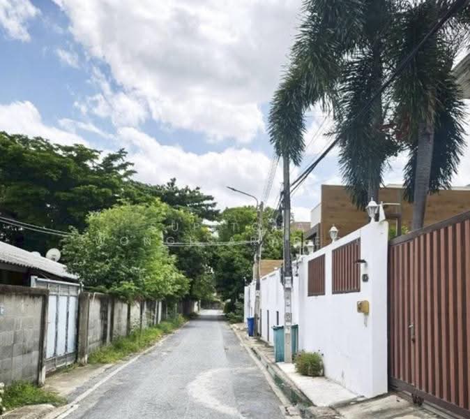 4-BR House, Bangkok, Samsen Nok, Huai Khwang, Bangkok, 4 Bedrooms, 325 sqm, Single Detached House For Sale, by Supitcha Wongisaraseri, 500507814 - DDproperty.com
