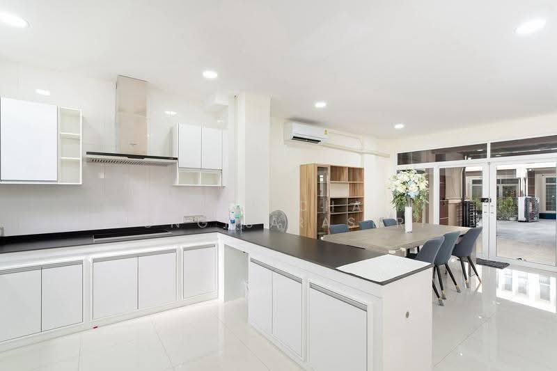 undefined, Bangkok, Bang Pong Pang, Yan Nawa, Bangkok, 3 Bedrooms, 263 sqm, Townhouse For Rent, by Supitcha Wongisaraseri, 500507820 - DDproperty.com