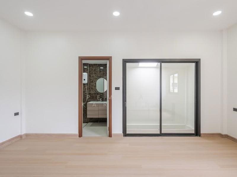 undefined, Bangkok, Chan Kasem, Chatuchak, Bangkok, 3 Bedrooms, 200 sqm, Townhouse For Sale, by Pemika Aukkaraleekul, 500507830 - DDproperty.com