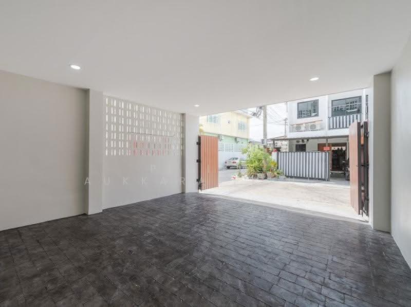 undefined, Bangkok, Chan Kasem, Chatuchak, Bangkok, 3 Bedrooms, 200 sqm, Townhouse For Sale, by Pemika Aukkaraleekul, 500507830 - DDproperty.com