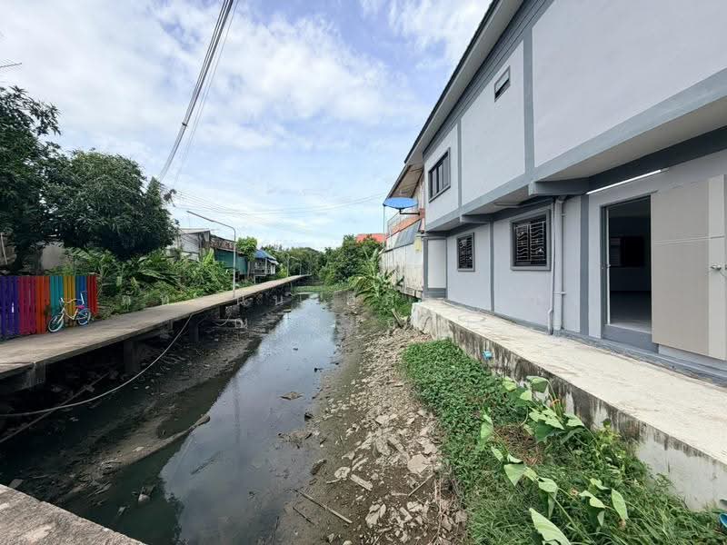 ทาวน์เฮ้าส์ รีโนเวทใหม่พร้อมเข้าอยู่ ซอยวัดสะแก ตำบลสามโคก อำเภอสามโคก จังหวัดปทุมธานี, Pathum Thani, Sam Khok, Pathum Thani, 2 Bedrooms, 100 sqm, Townhouse For Sale, by ภัทรนัน อิศรางกูร ณ อยุธยา, 500507852 - DDproperty.com
