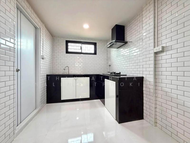 หมู่บ้านอินทราการ์เด้น, Bangkok, Bang Bon, Bangkok, 3 Bedrooms, 98 sqm, Townhouse For Sale, by Thanyathita Nalinratphokin, 500507915 - DDproperty.com