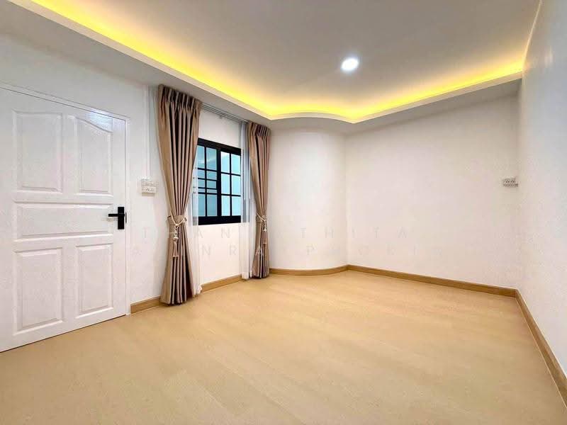 หมู่บ้านอินทราการ์เด้น, Bangkok, Bang Bon, Bangkok, 3 Bedrooms, 98 sqm, Townhouse For Sale, by Thanyathita Nalinratphokin, 500507915 - DDproperty.com