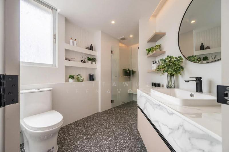 Fifty Fifth Tower, Bangkok, 84 Soi Sukhumvit 55, Sukhumvit Road, Khlong Tan Nua, Watthana, Bangkok, 4 Bedrooms, 165 sqm, Condo For Sale, by Settawut Leenavong, 500507979 - DDproperty.com