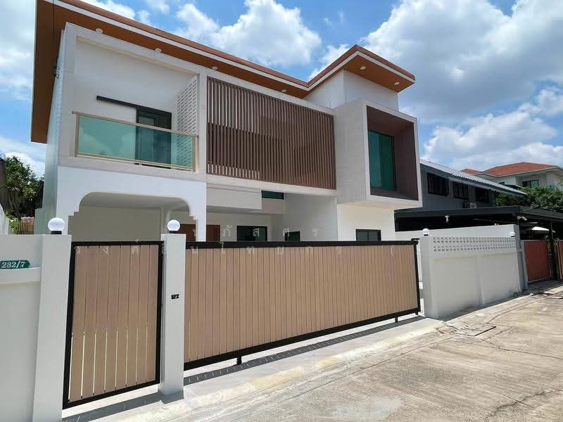 ขายบ้านเดี่ยว ซอยลาดพร้าว 87 คลองเจ้าคุณสิงห์ เขตวังทองหลาง, Bangkok, ลาดพร้าว87, Khlong Chaokhun Sing, Wang Thonglang, Bangkok, 5 Bedrooms, 250 sqm, Single Detached House For Sale, by นภัสศรณ์ วงศ์สินไทยกร (นันท์), 500508045 - DDproperty.com