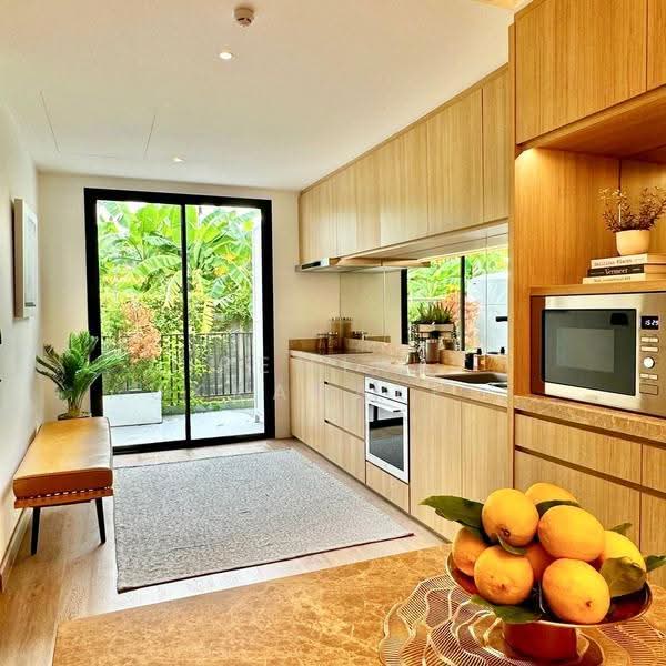 4-BR Townhouse, Bangkok, Phra Kanong Nua, Watthana, Bangkok, 4 Bedrooms, 250 sqm, Townhouse For Sale, by Pemika Aukkaraleekul, 500508166 - DDproperty.com