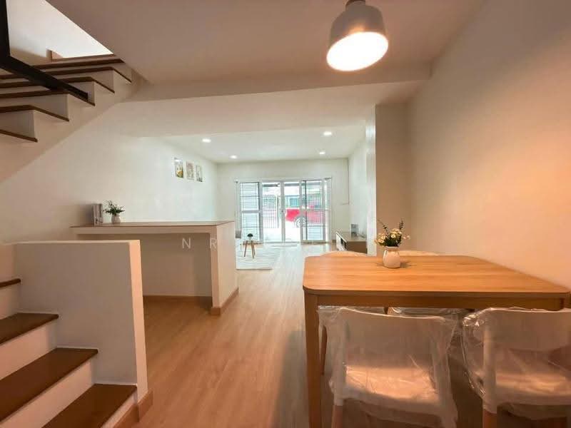 Suanluang Ville 5, Bangkok, 191 Soi Chaloem Phra Kiat Ratchakan Thi 9, Dok Mai, Prawet, Bangkok, 2 Bedrooms, 104 sqm, Townhouse For Sale, by NR AGENT, 500508250 - DDproperty.com