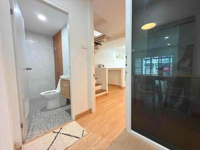 Suanluang Ville 5, Bangkok, 191 Soi Chaloem Phra Kiat Ratchakan Thi 9, Dok Mai, Prawet, Bangkok, 2 Bedrooms, 104 sqm, Townhouse For Sale, by NR AGENT, 500508250 - DDproperty.com